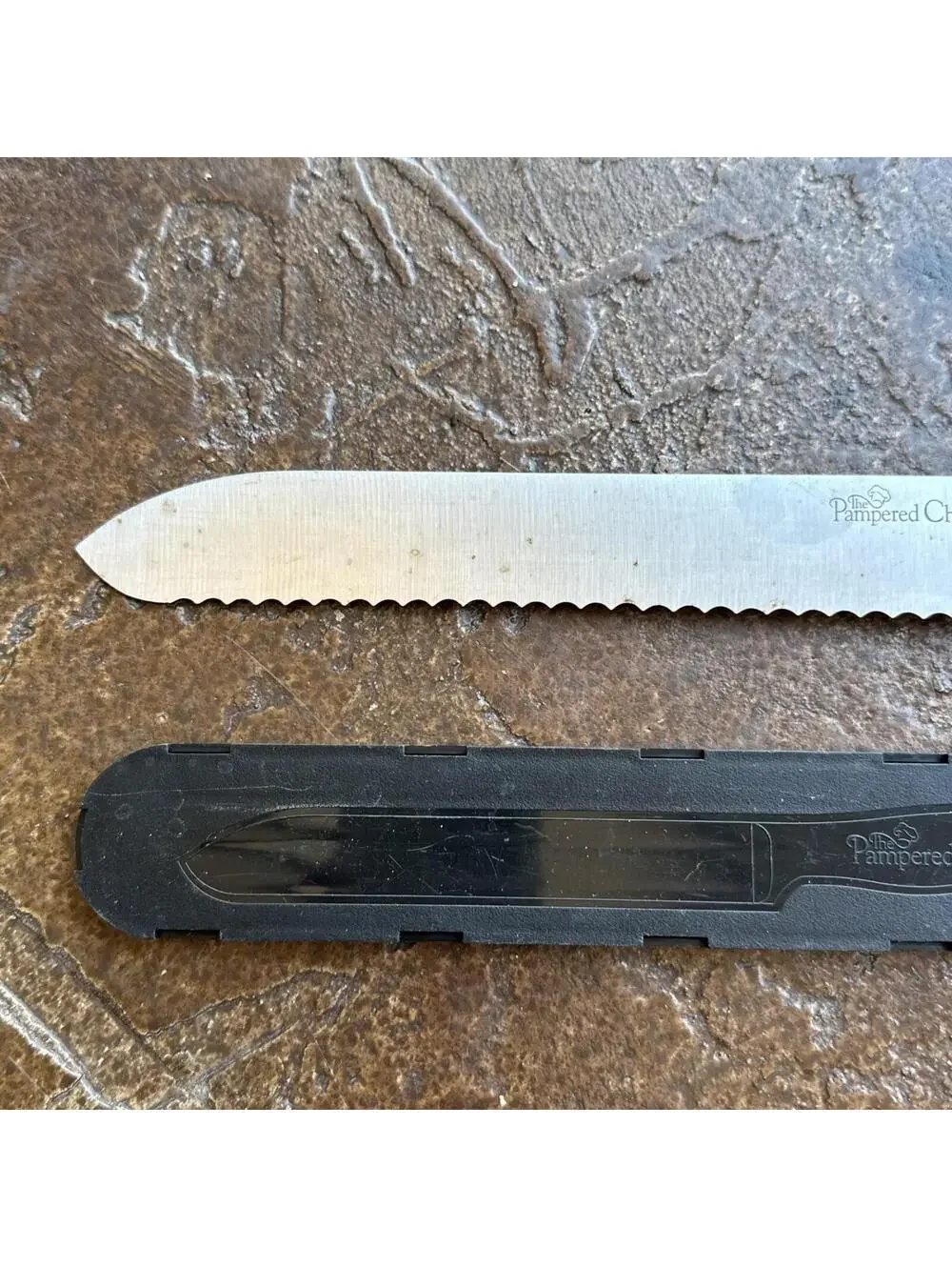Pampered Chef 9” Large Serrated Knife w/ Cover German Steel